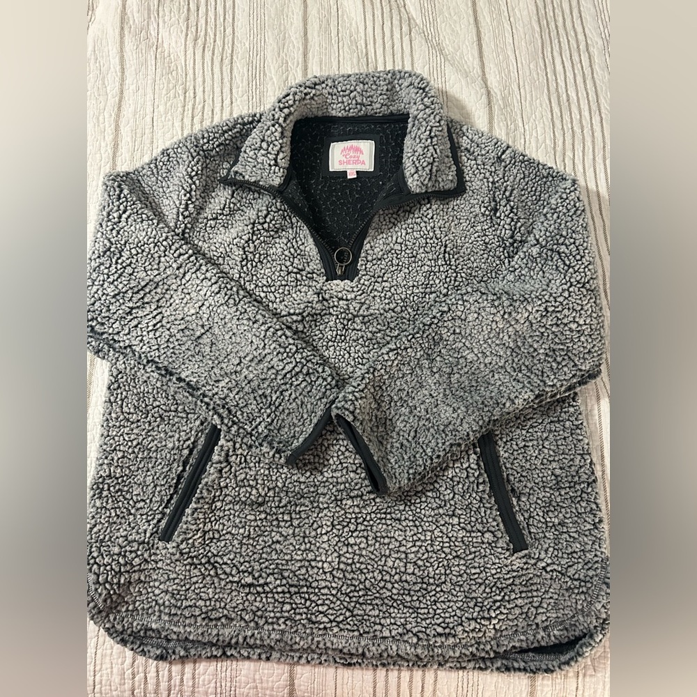 Gray Cozy Sherpa 1/4 zip pull over. Size XXL/2XL
Cozy Sherpa brand.